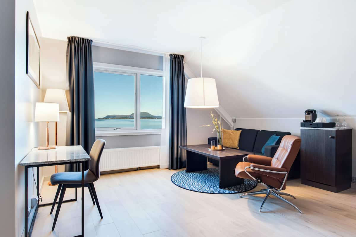 Junior Suite, Non Smoking | Desk, blackout drapes, iron/ironing board, cribs/infant beds