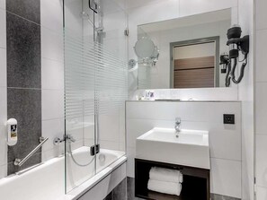 Chambre Standard, 1 grand lit | Literie hypoallergénique, articles de minibar gratuits, coffre-fort