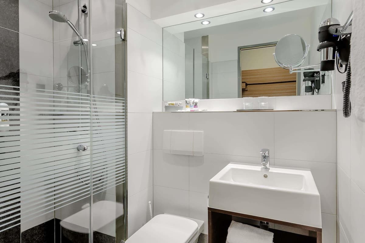 Roba de llit hipoal·lergògena i minibar gratuït