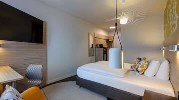 Superior-Zimmer, 1 Queen-Bett | Allergikerbettwaren, kostenlose Minibar, Zimmersafe, Schreibtisch