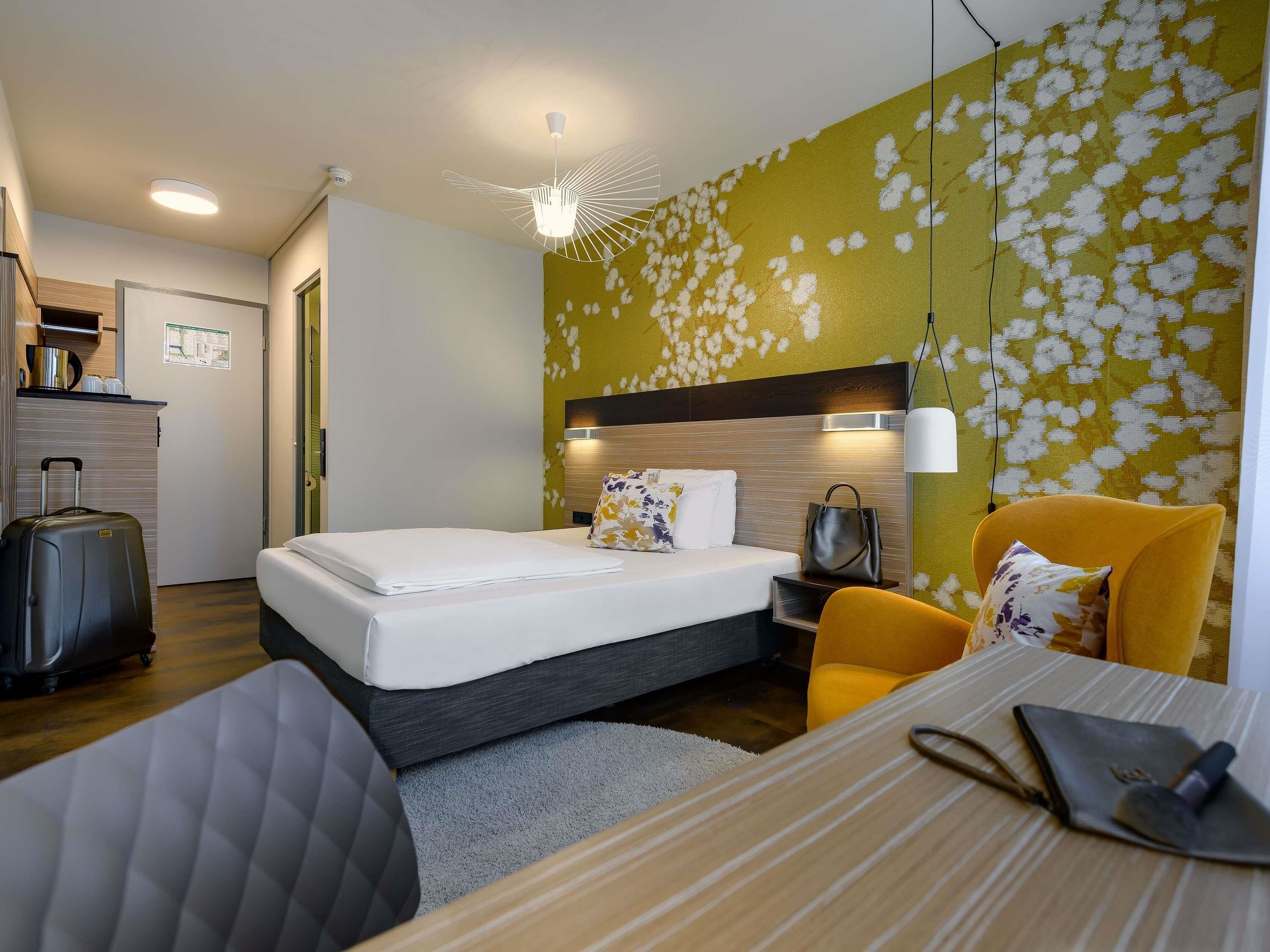 Standard Room, 1 Queen Bed