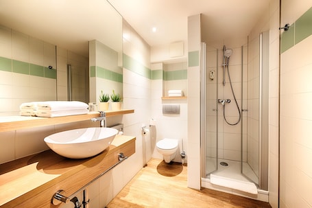 Free toiletries, hair dryer, towels. Hotel Sachsen-Anhalt