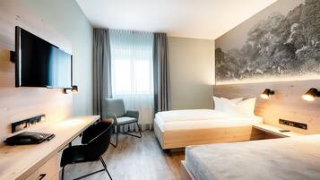 Kamar Twin Bisnis | Seprai antialergi, meja kerja, dan tirai kedap cahaya