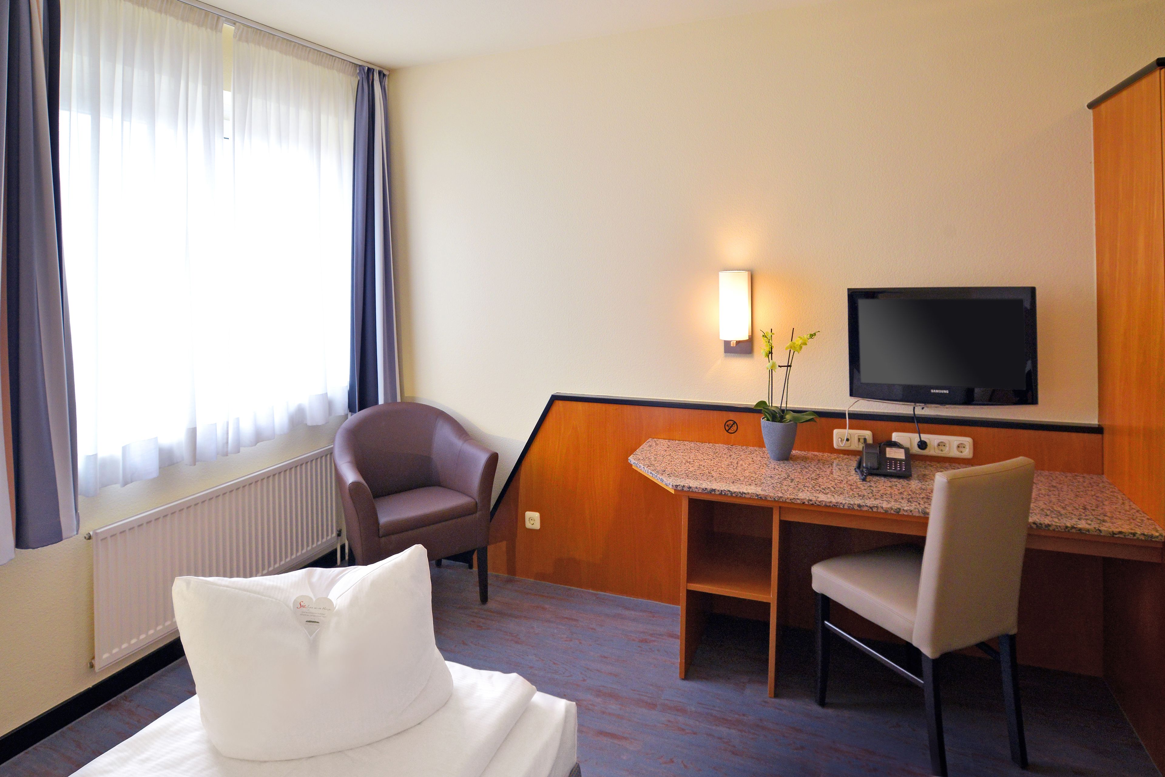 single room | 1 bedroom, hypo-allergenic bedding, desk, blackout curtains