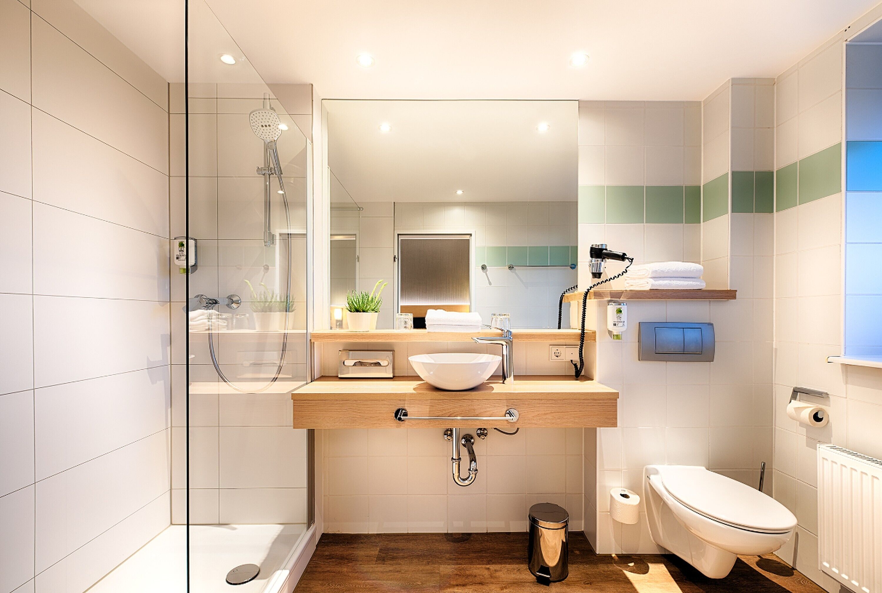 comfort double room | bathroom | free toiletries, hair dryer, towels