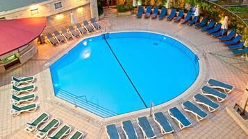 Seasonal outdoor pool