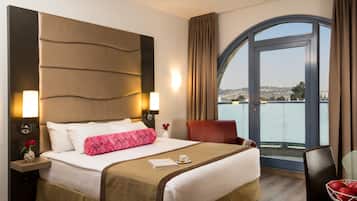 Superior Room with Balcony | Minibar, in-room safe, desk, soundproofing