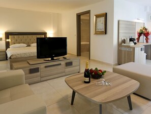 Prestige Suite | 1 bedroom, minibar, in-room safe, soundproofing