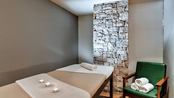 Minibar, in-room safe, soundproofing, free WiFi