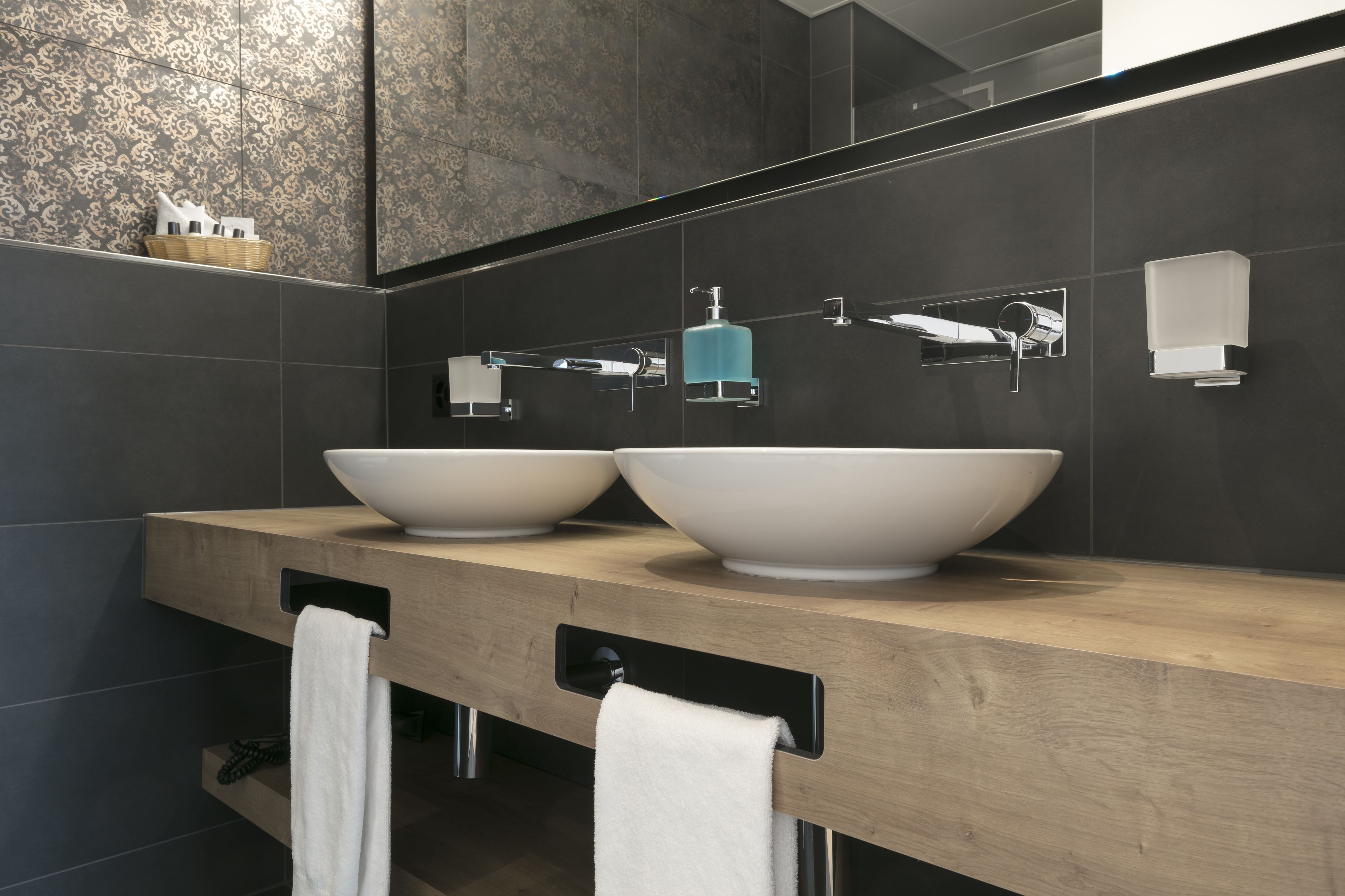 suite, air condition | bathroom | shower, hair dryer, towels