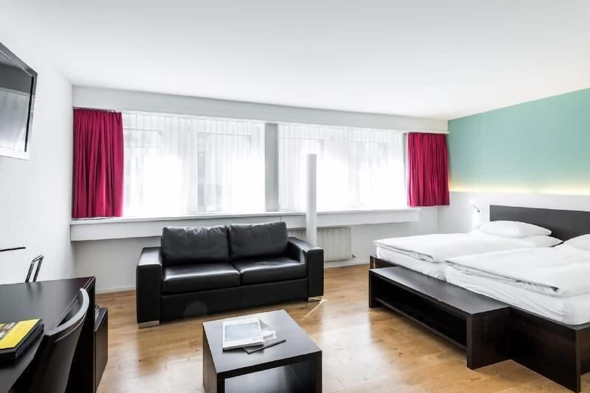 Literie hypoallergénique, minibar, coffres-forts dans les chambres