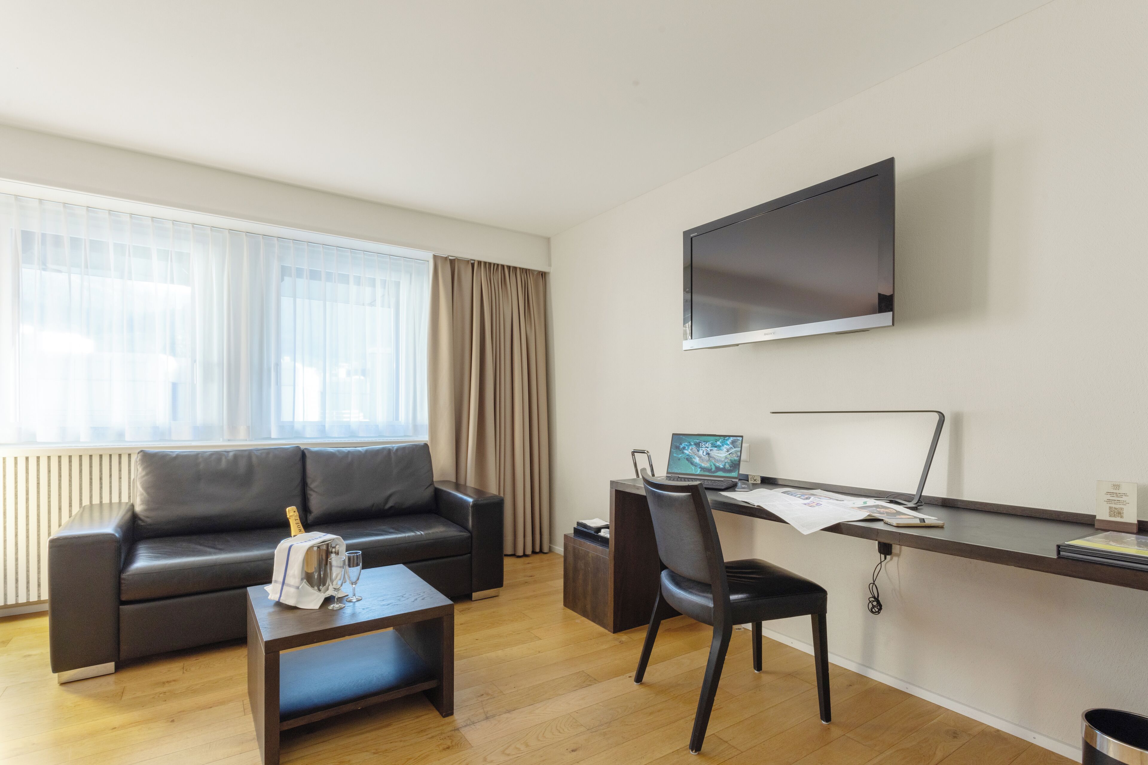 superior - twin room, air condtion | hypo-allergenic bedding, minibar, in-room safe, desk