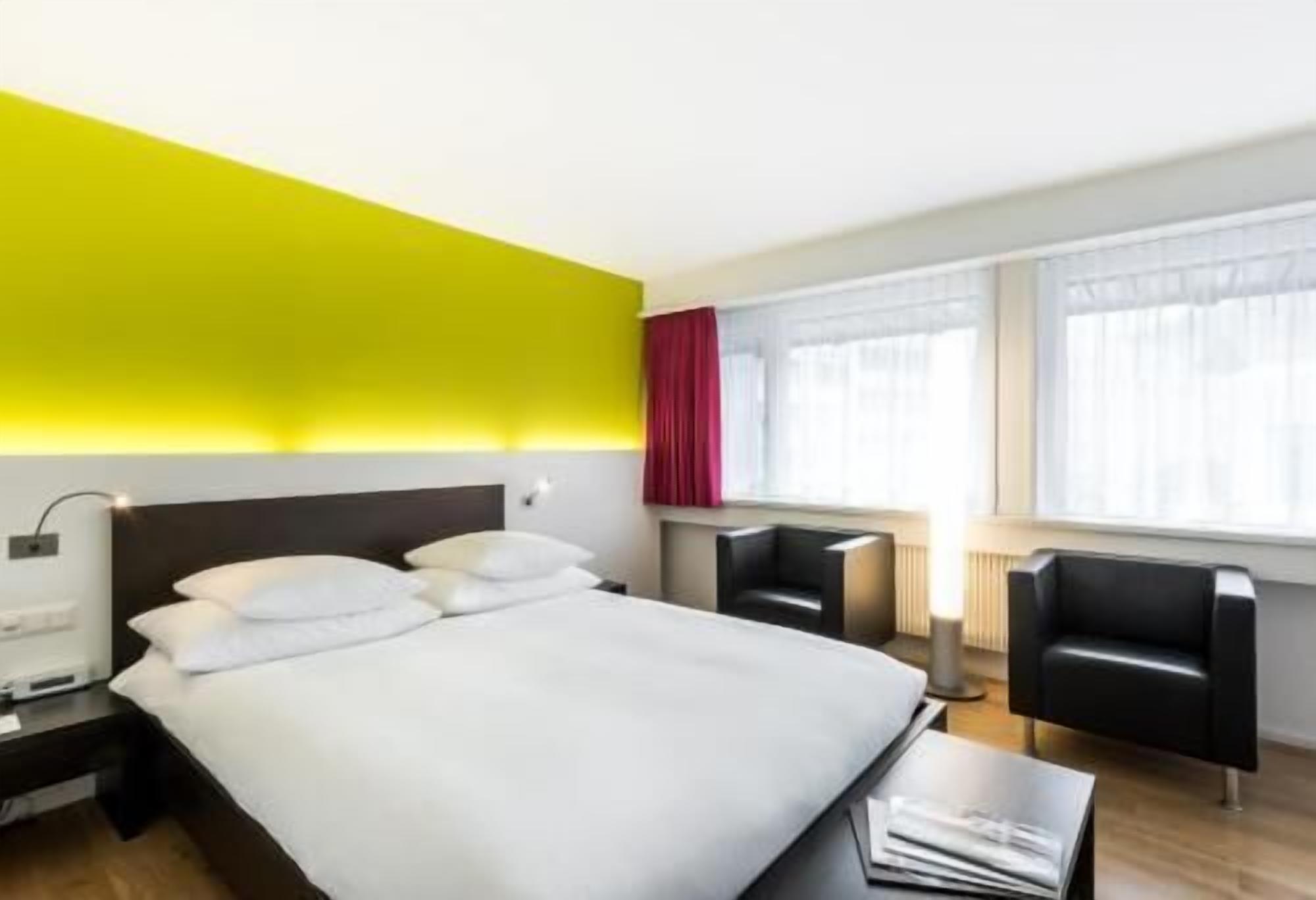 Literie hypoallergénique, minibar, coffres-forts dans les chambres