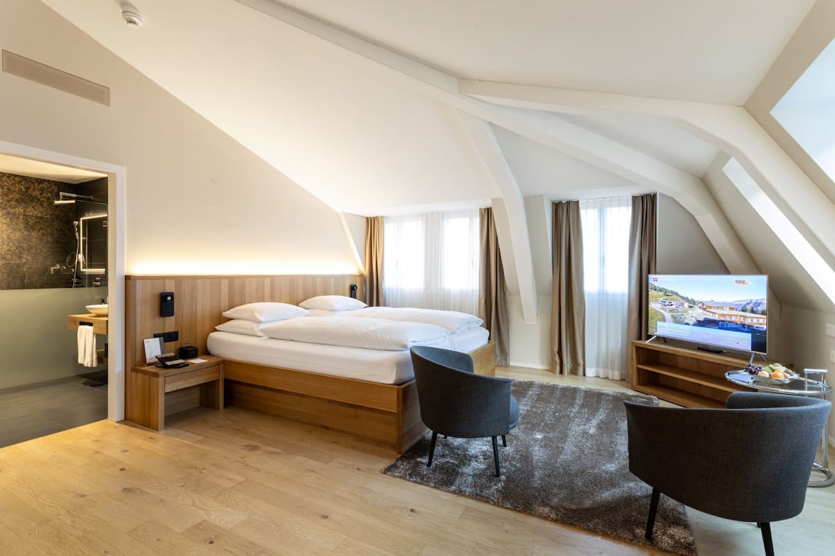 Deluxe - Double Room, Air Condition | Hypo-allergenic bedding, minibar, in-room safe, desk