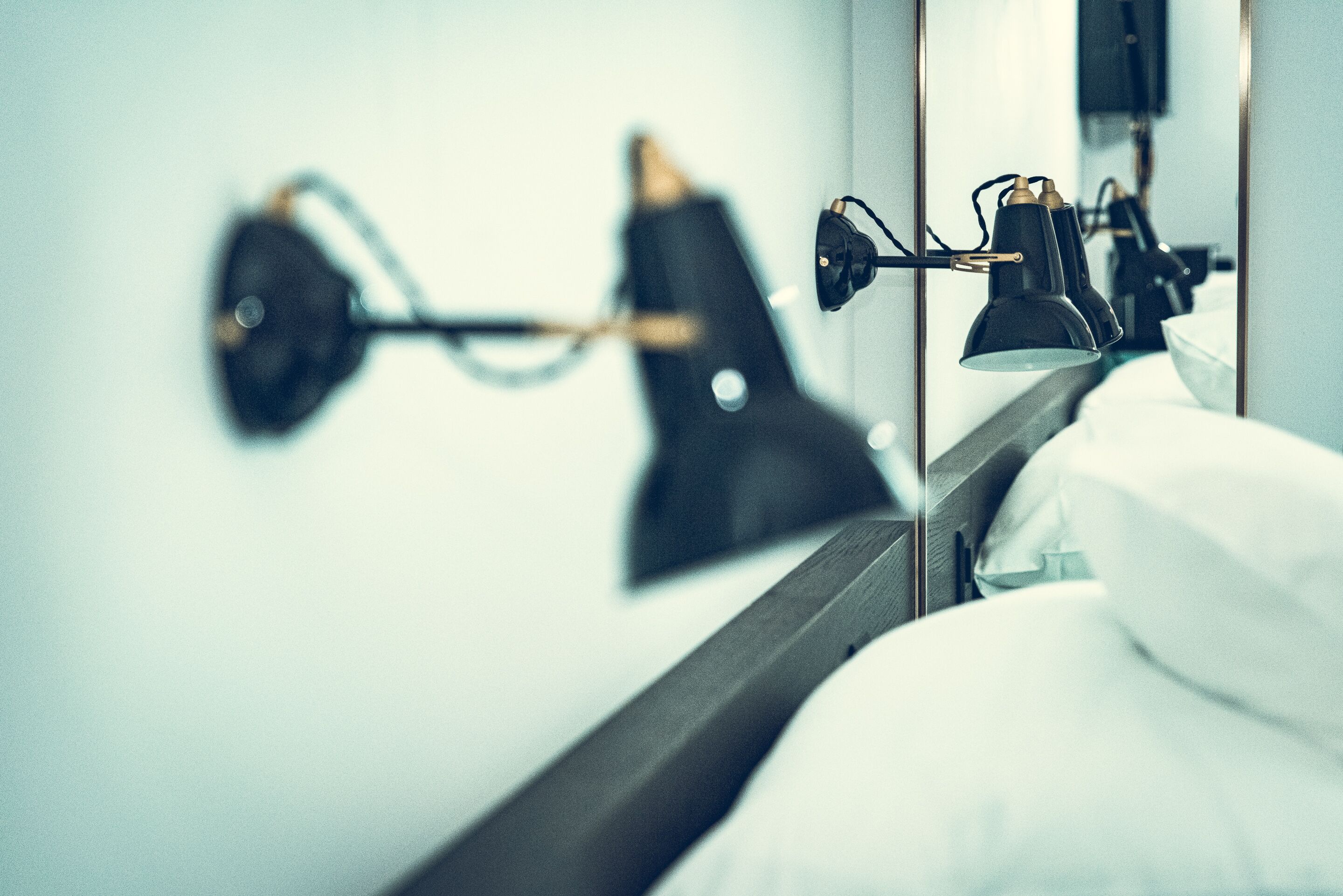 deluxe twin room | minibar, in-room safe, desk, soundproofing