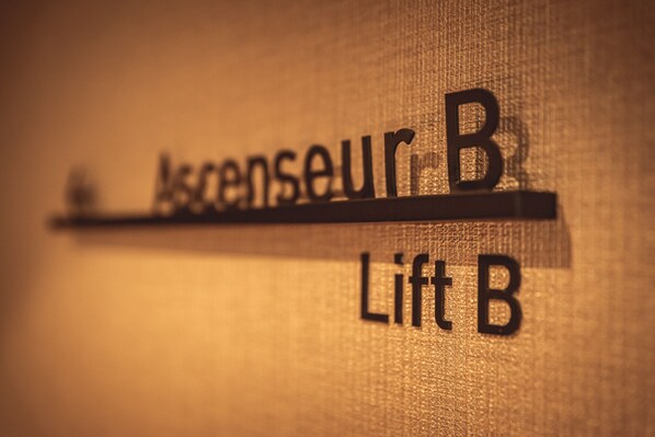 A close-up of a sign with the text "Ascenseur B" and "Lift B". - Hotel Bernina Geneva (Geneva)