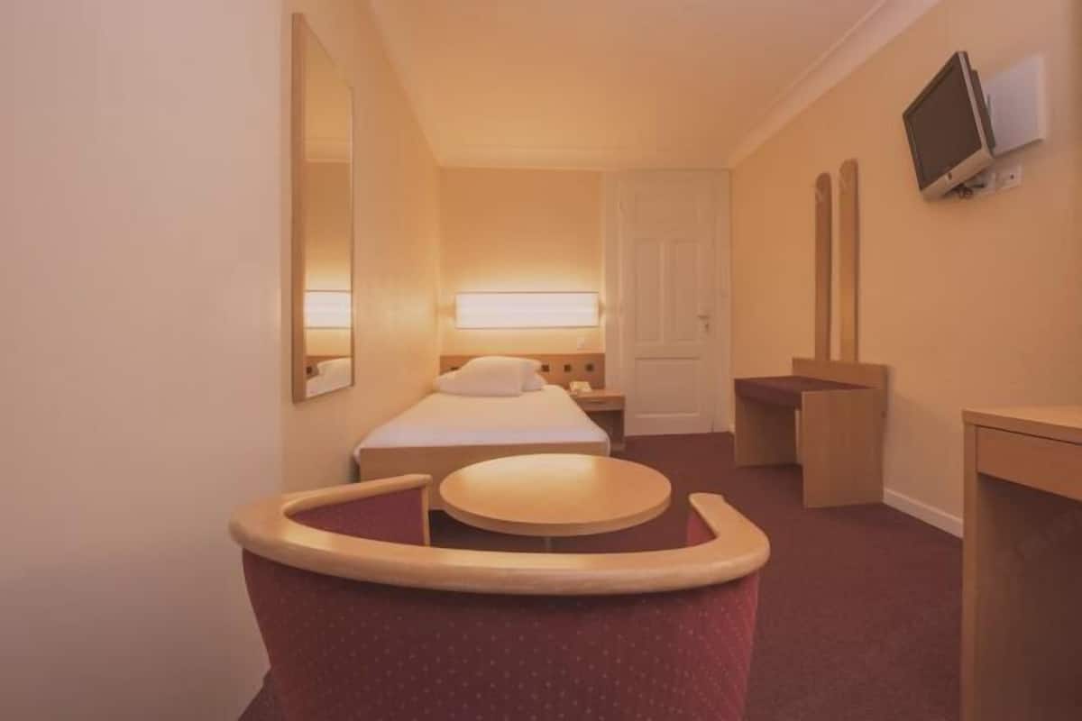Minibar, in-room safe, desk, soundproofing