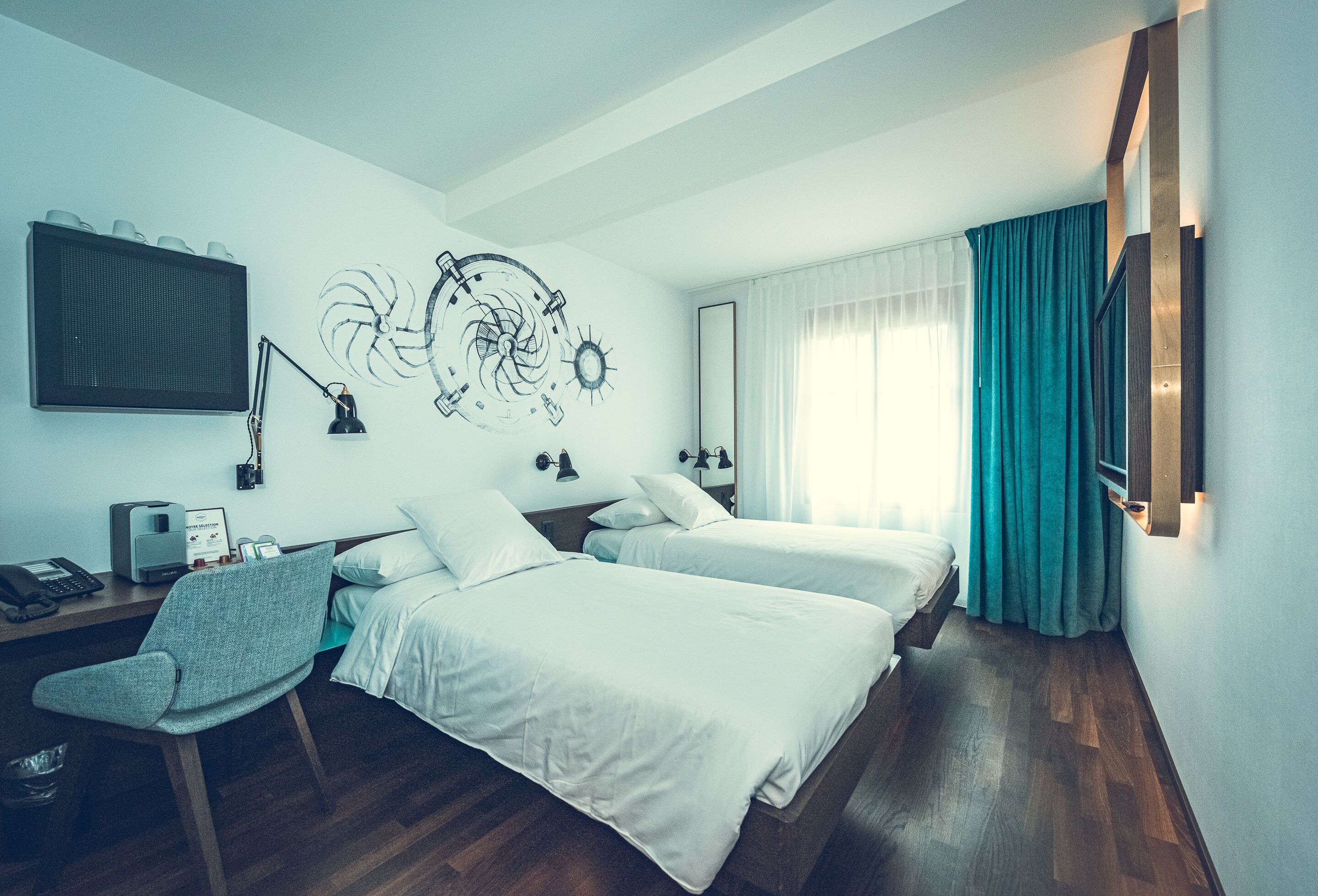 Deluxe Twin Room | Minibar, in-room safe, desk, soundproofing