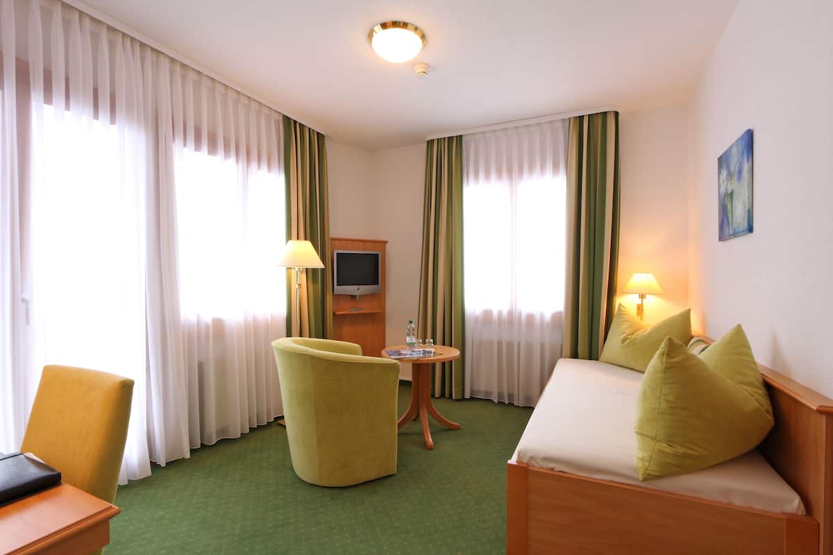 suite, 1 bedroom, mountain view | 1 bedroom, in-room safe, free wifi, bed sheets