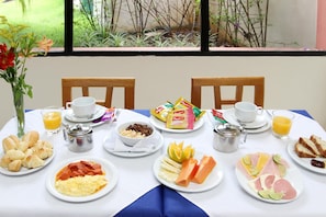 Desayuno (con cargo)