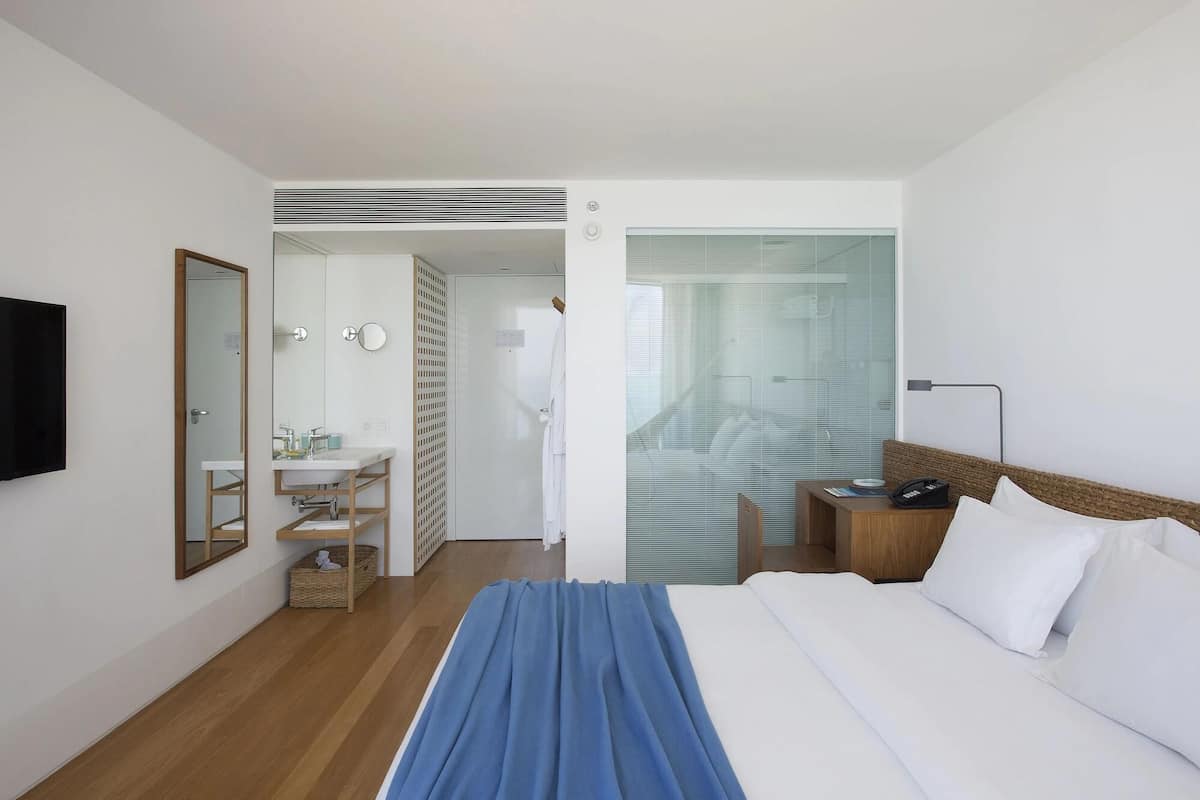 Minibar, in-room safe, blackout curtains, soundproofing