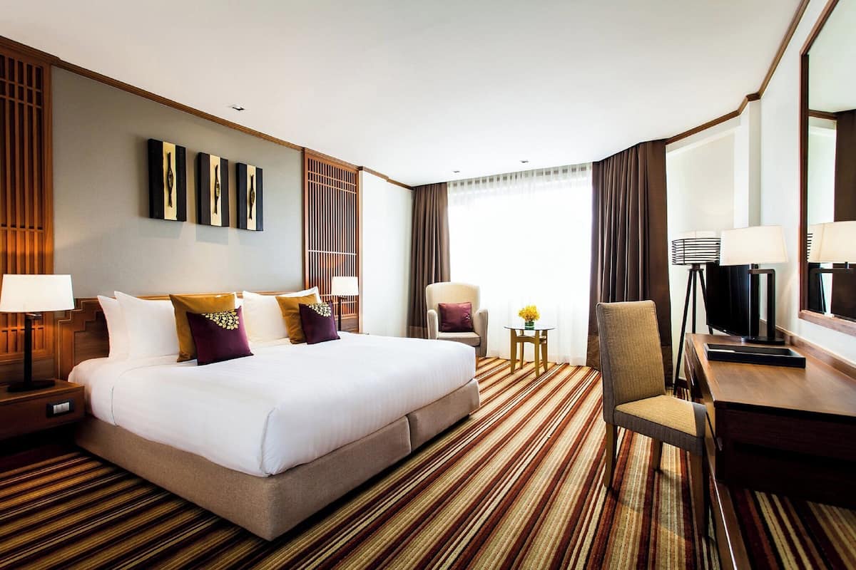 In-room safe, desk, blackout drapes, soundproofing