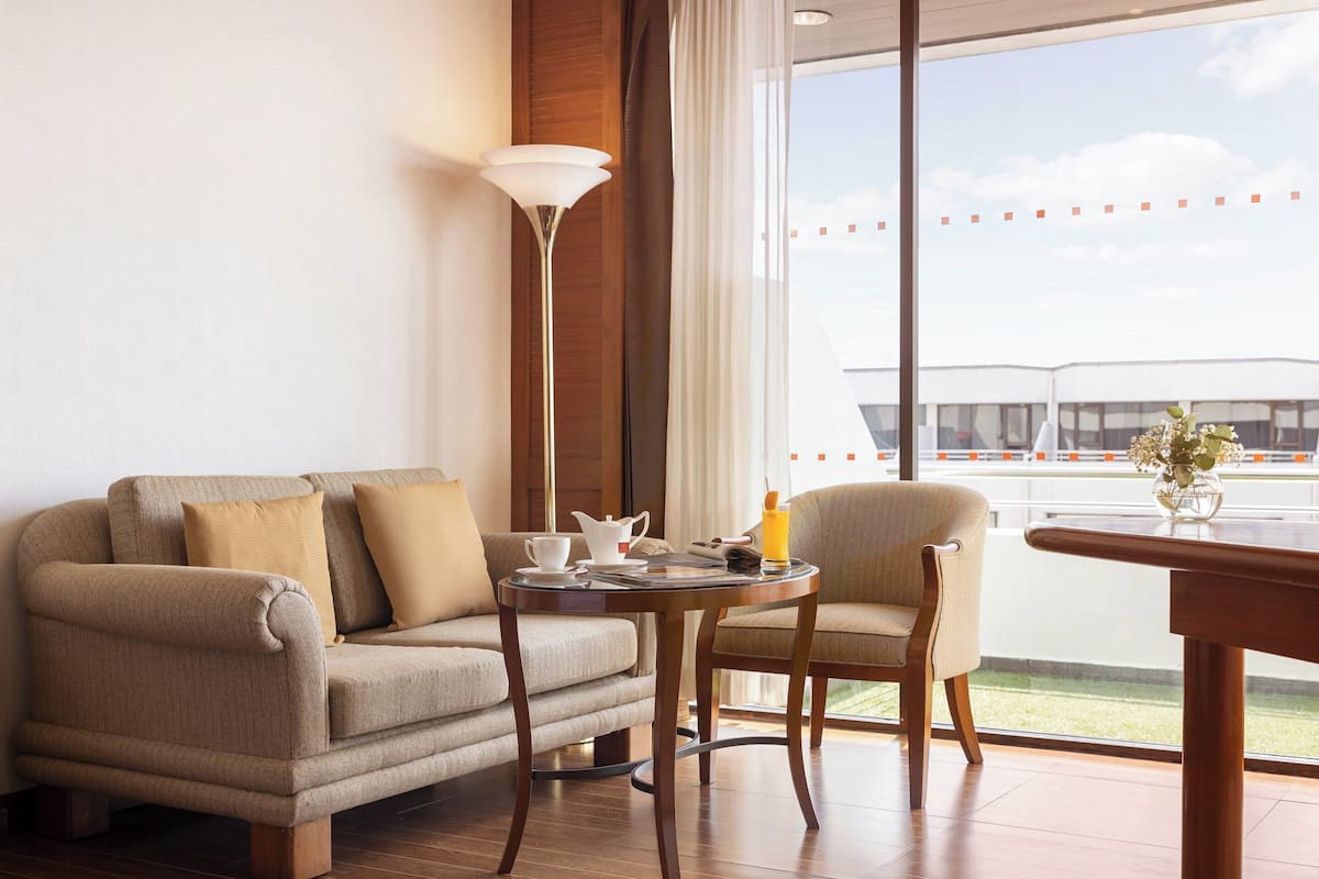 Deluxe Room, 1 King Bed (Grand)