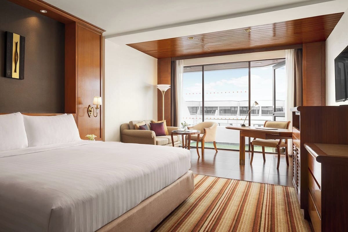 In-room safe, desk, blackout drapes, soundproofing