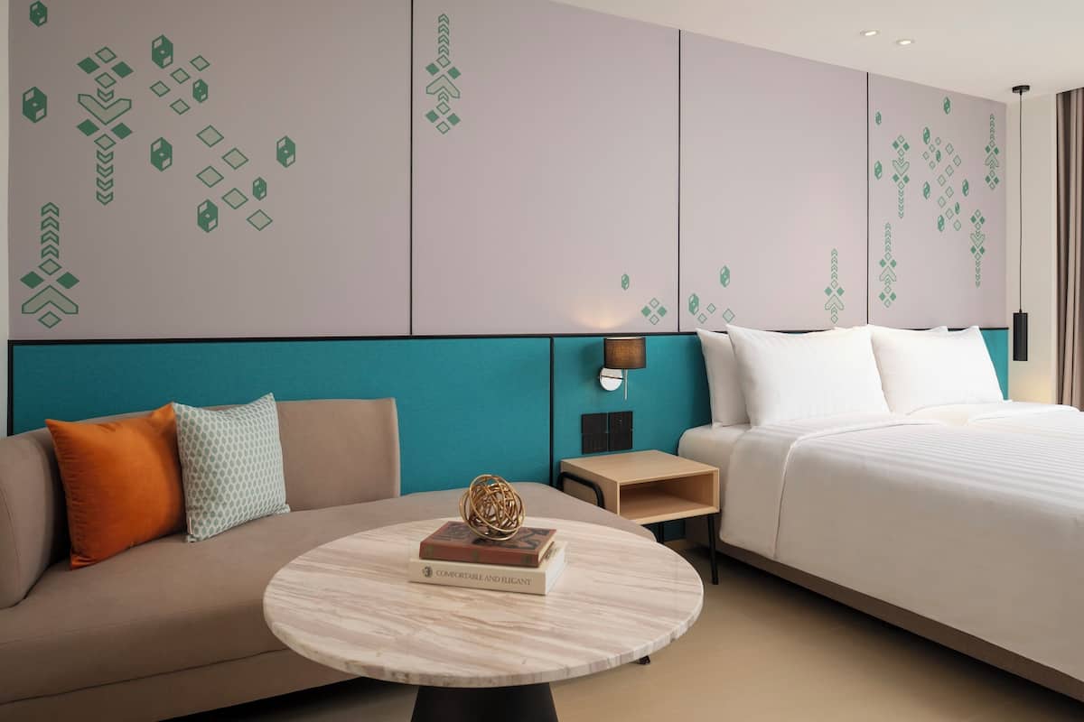 Habitación Premier con 2 camas individuales | Caja de seguridad en la habitación, escritorio y cortinas blackout