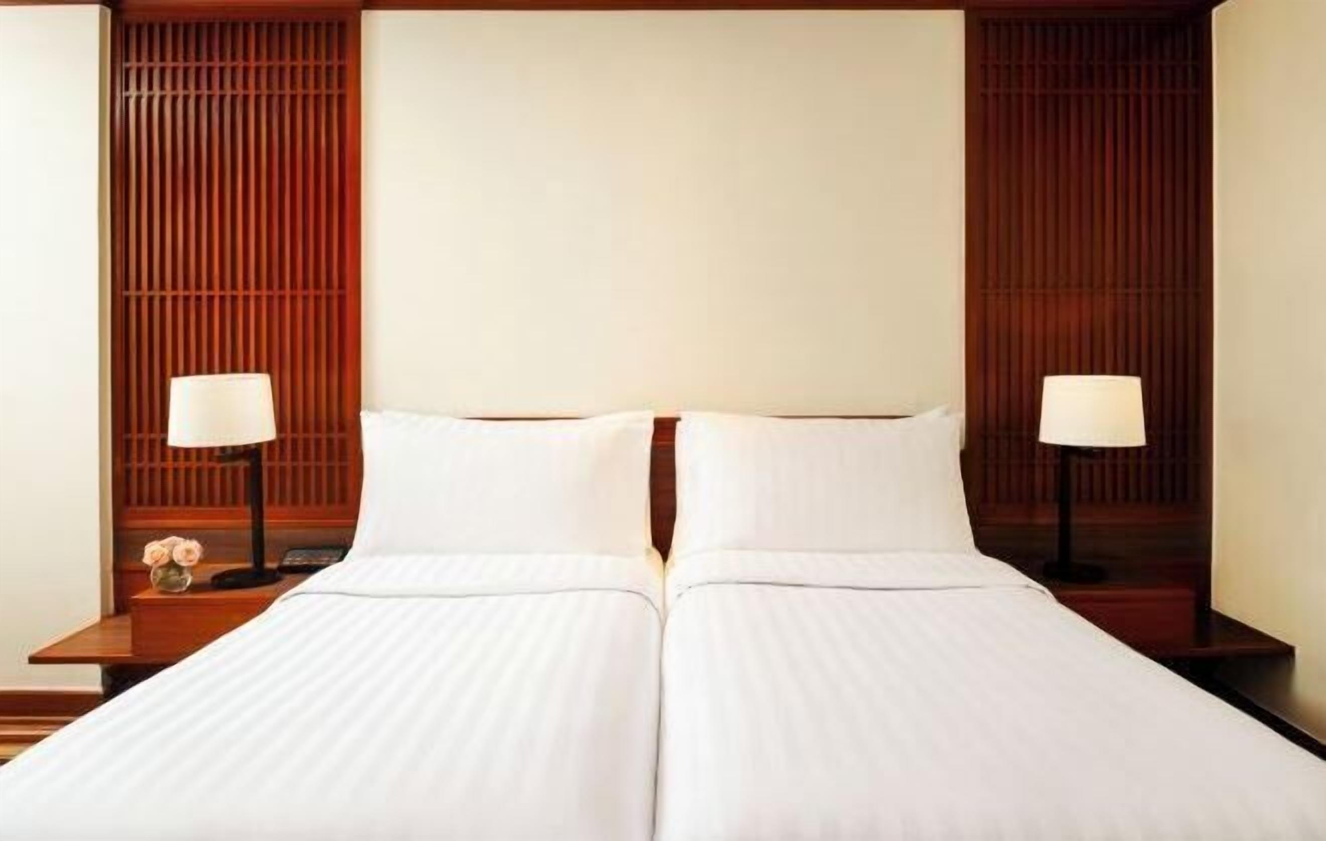 In-room safe, desk, blackout drapes, soundproofing