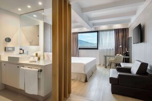 Eco-friendly toiletries, hair dryer, slippers, towels - Occidental Bilbao (Bilbao)