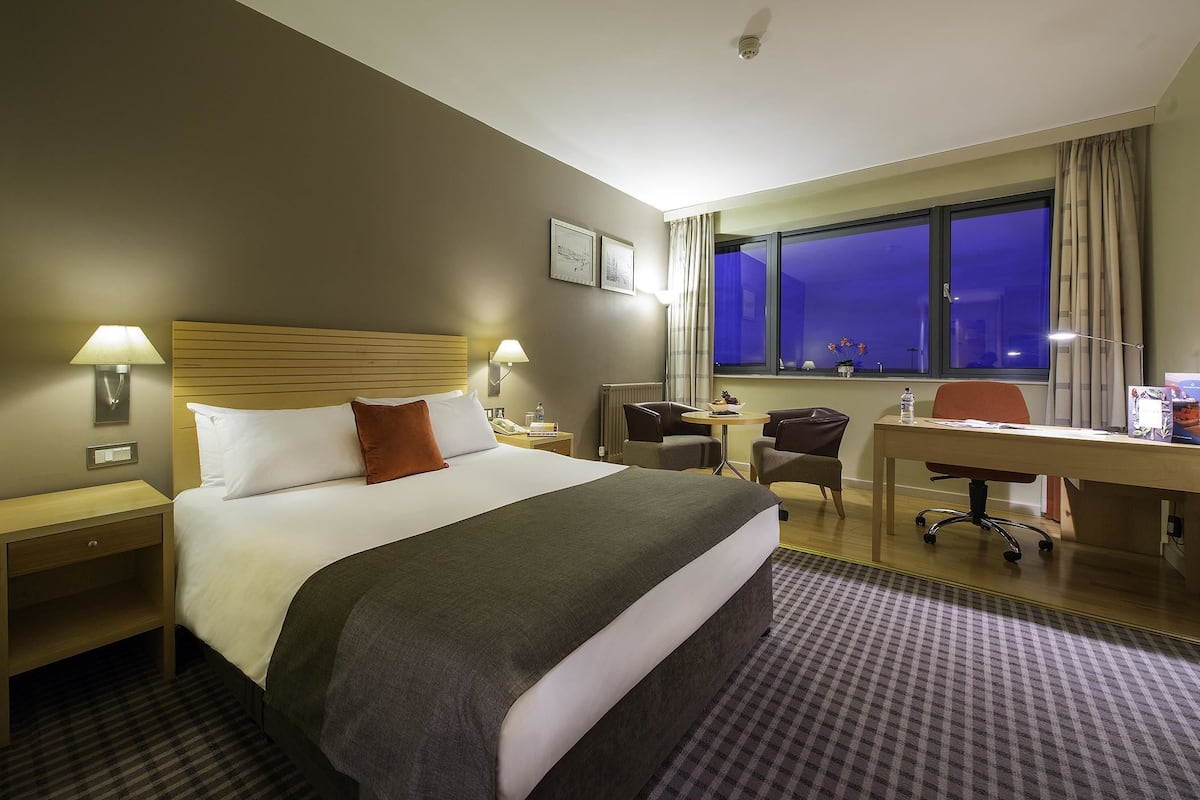 Double Room, 1 Double Bed | Desk, blackout curtains, soundproofing, iron/ironing board