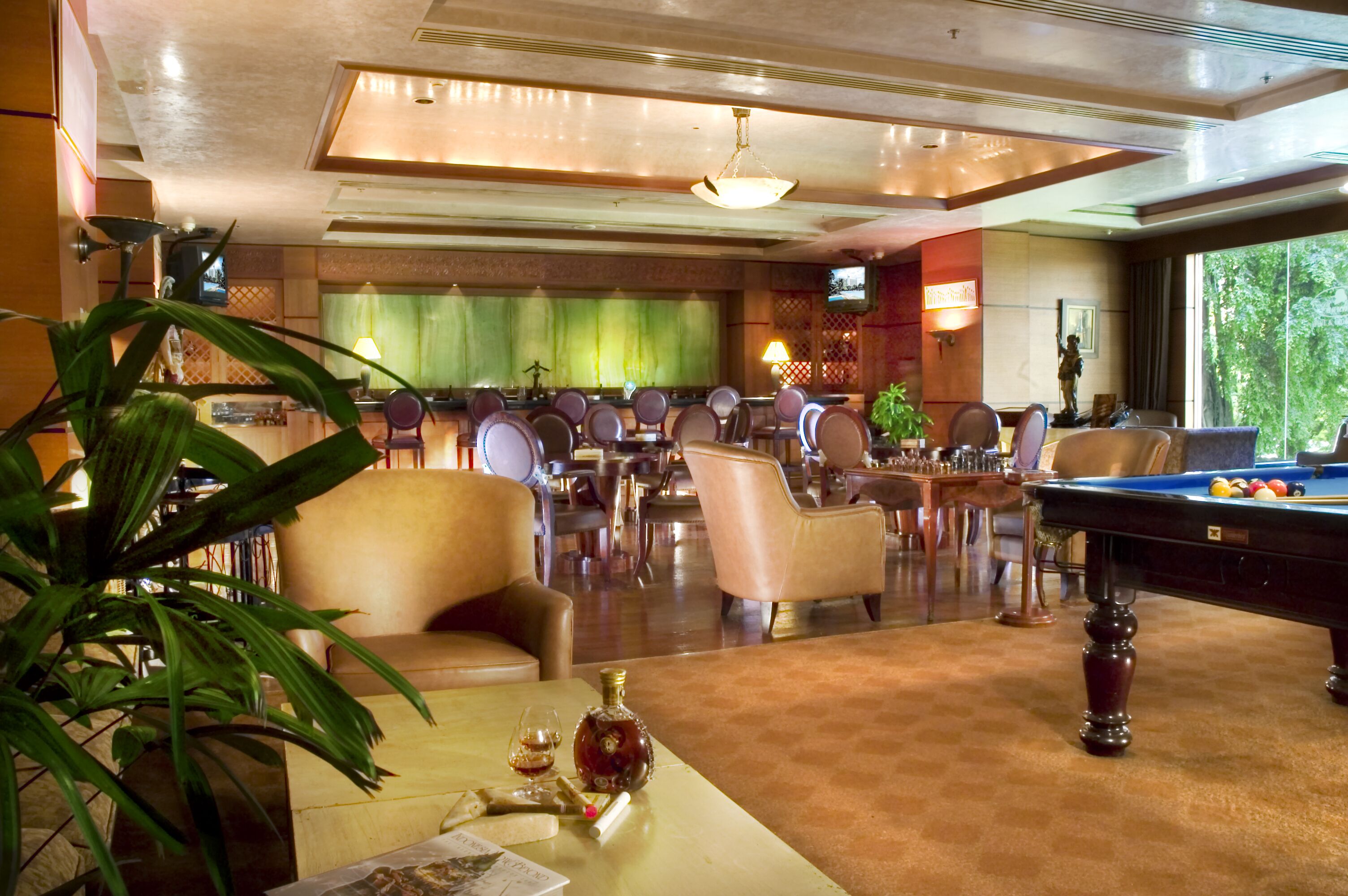 4 bars/lounges, poolside bar