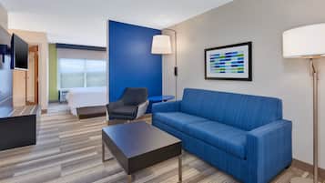 Camas con pillow-top, escritorio y tabla de planchar con plancha