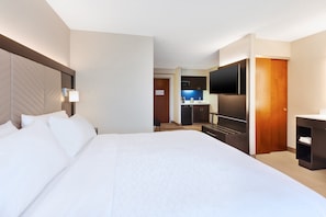 Pillowtop beds, desk, iron/ironing board, free cribs/infant beds - Holiday Inn Express & Suites Blacksburg - University Area by IHG (Blacksburg)