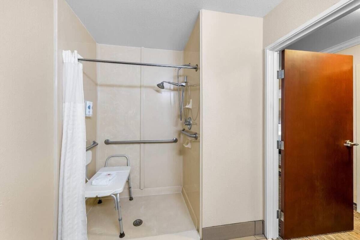 Bathroom | Hair dryer, towels