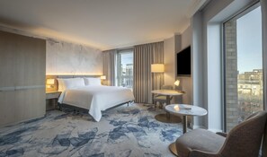 In-room safe, desk, laptop workspace, blackout curtains - Hilton Dublin (Dublin)