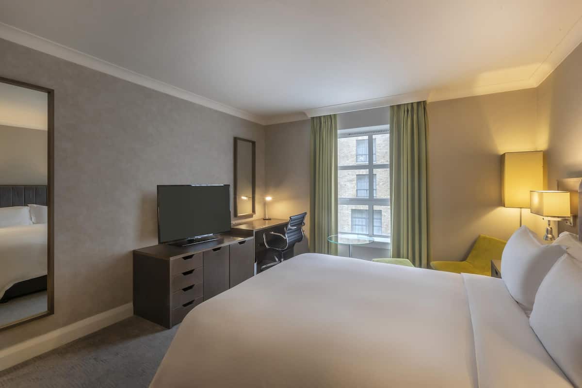 Standard Room, 1 King Bed (View) | Minibar, in-room safe, desk, laptop workspace