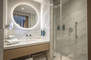 Dusche im Bad