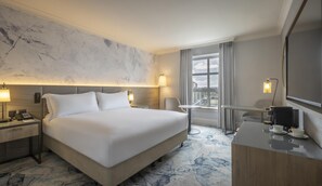 Deluxe Room, 1 King Bed | In-room safe, desk, laptop workspace, blackout drapes - Hilton Dublin (Dublin)