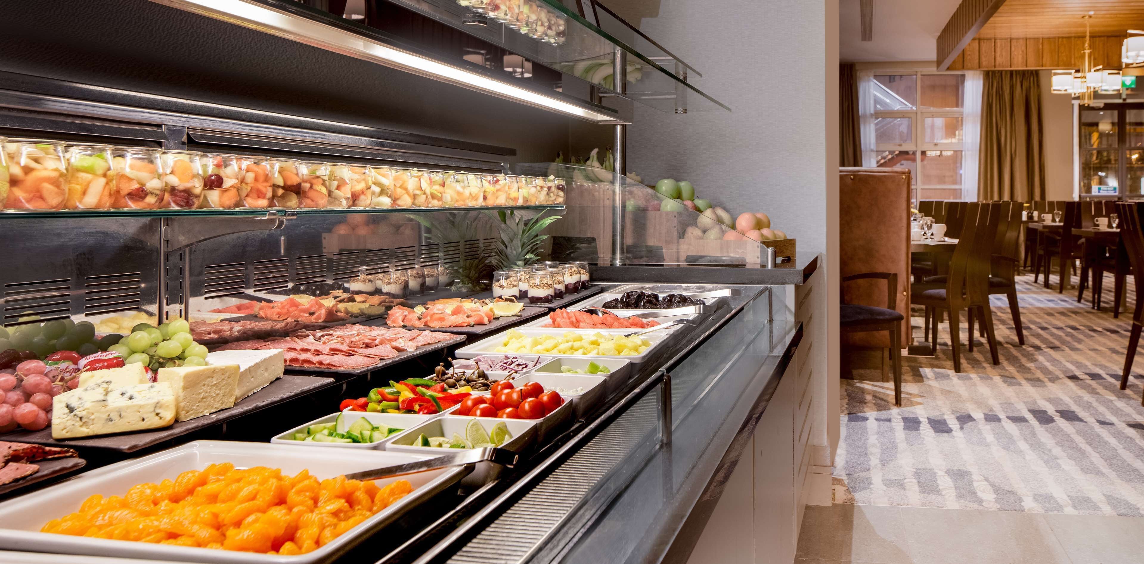 Daily full breakfast (EUR 22.50 per person)