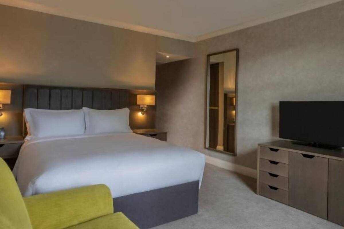 In-room safe, desk, laptop workspace, blackout drapes