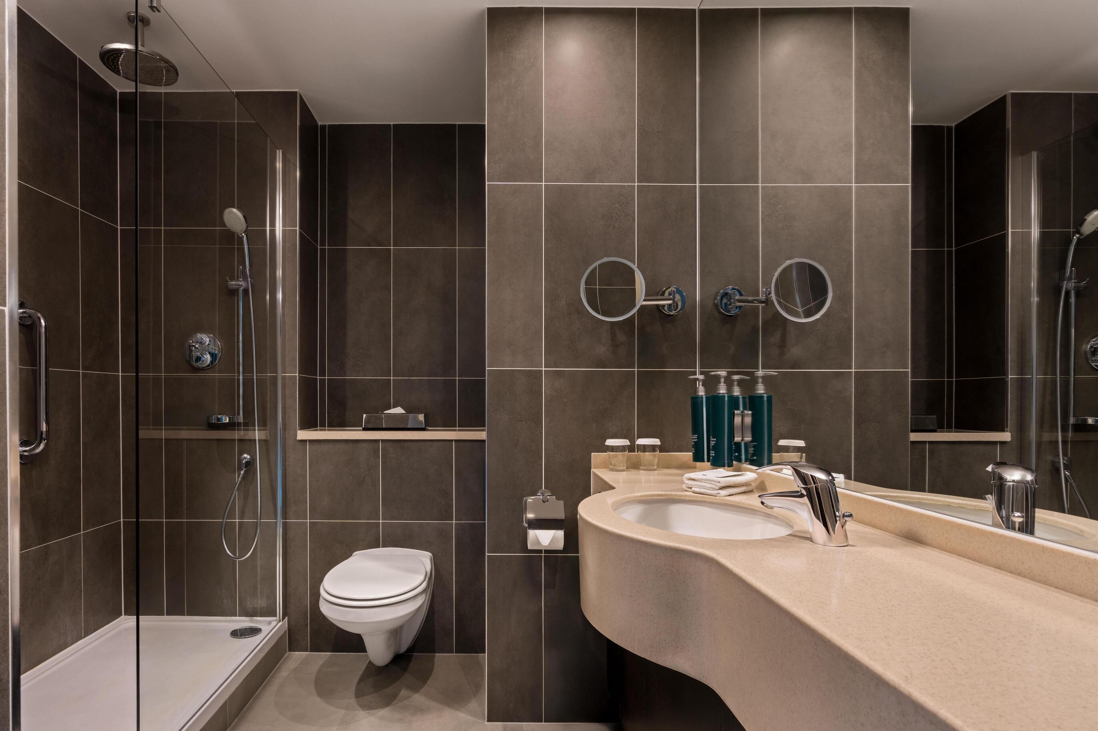 Rainfall showerhead, free toiletries, hair dryer, towels