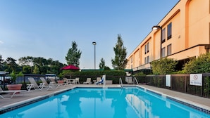 A swimming pool with lounge chairs and a 'No Diving' sign. - Comfort Inn & Suites Mt. Holly - Westampton (Mount Holly)