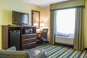 1 King Bed, 1 Single Bed, Efficiency, Nonsmoking | Premium bedding, desk, iron/ironing board, free cribs/infant beds - Quality Inn Cedartown (Cedartown)