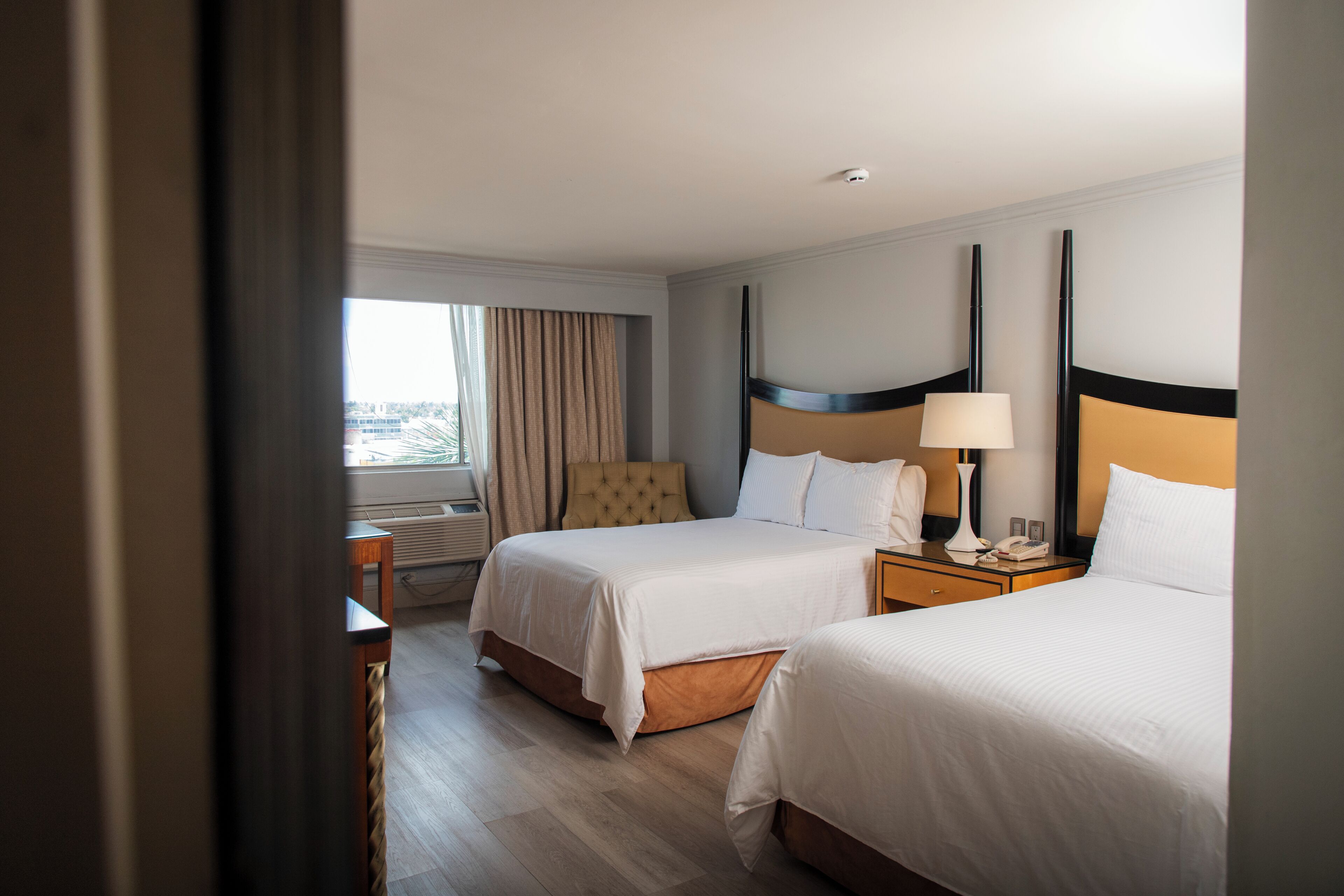 Habitación de lujo, 2 camas matrimoniales | 2 habitaciones, ropa de cama de alta calidad y edredón 