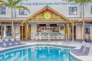 Bar junto a la piscina