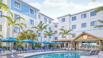 Outdoor pool, pool umbrellas, sun loungers