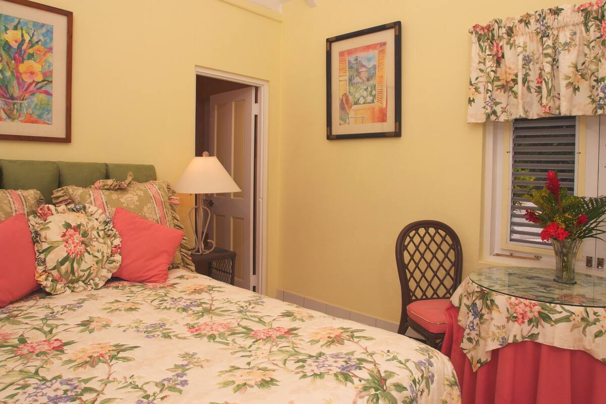 Standard Room | Minibar, in-room safe, iron/ironing board, high-speed internet