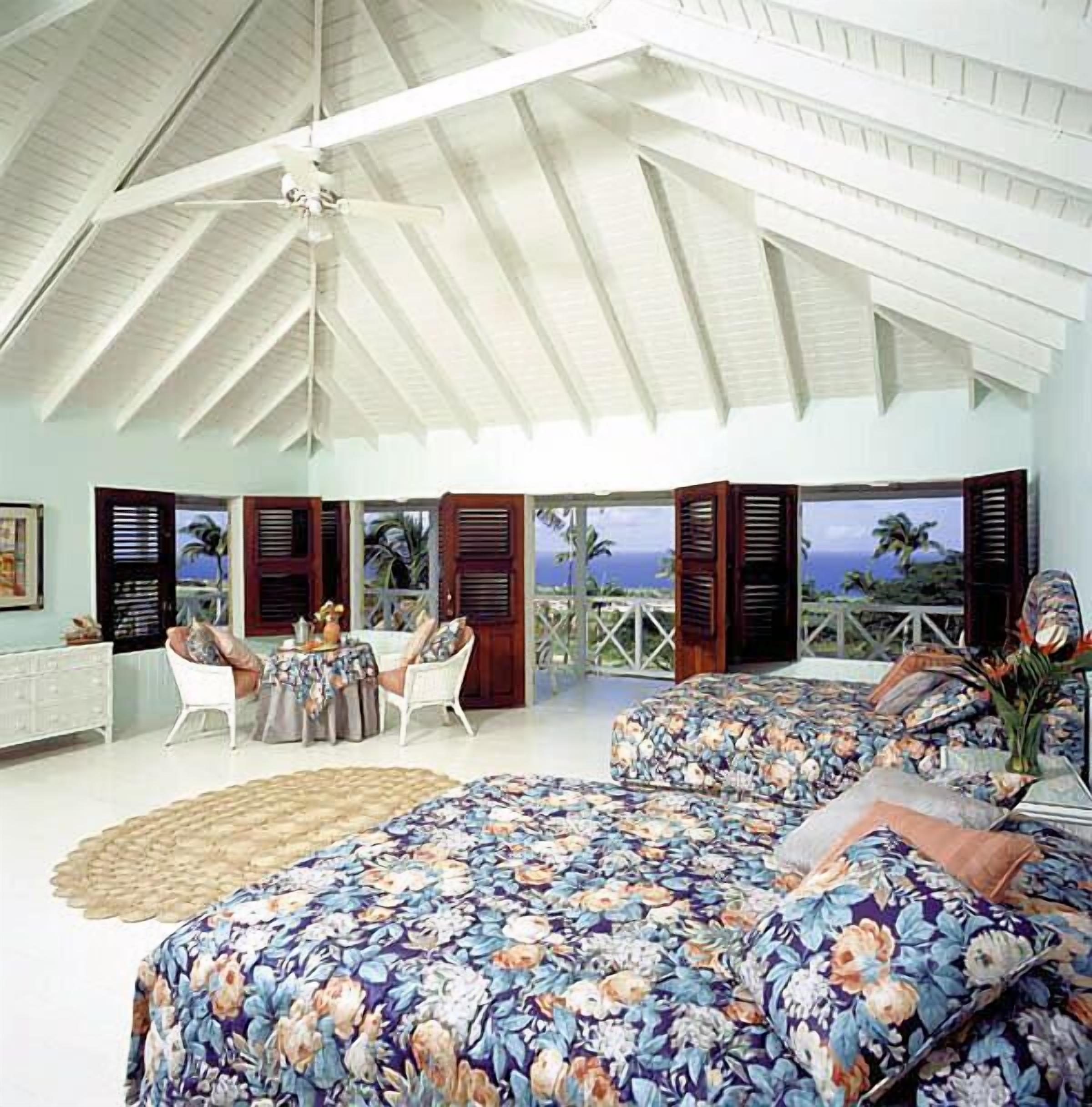 Minibar, in-room safe, iron/ironing board, Internet